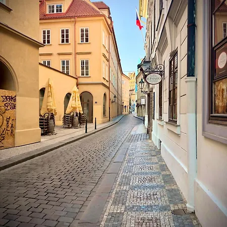 Charles Bridge, Old Town3 Min Walk Private B *