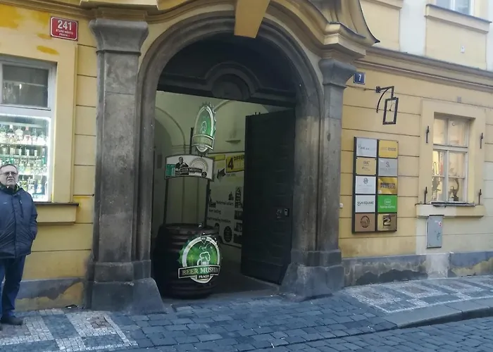 Charles Bridge, Old Town3 Min Walk Private B *
